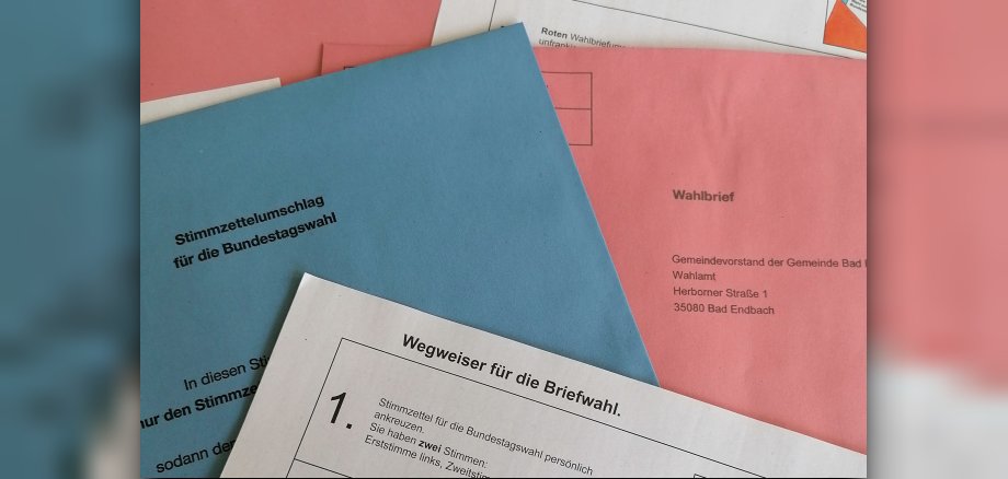 Blauer Umschlag, roter Umschlag, Hinweis zum Ausfüllen